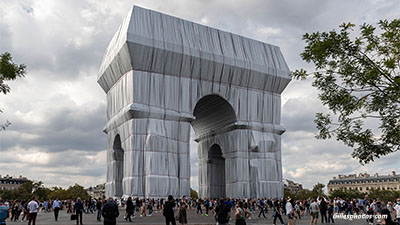 Arc de triomphe empaqueté de Christo et Jeanne-Claude -Place de l'étoile,  Paris